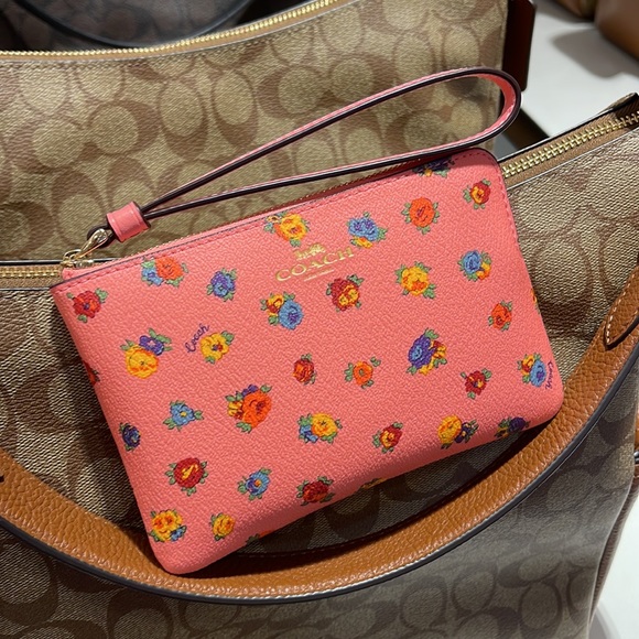 Coach Corner Zip Wristlet With Mini Vintage Rose Print Pink Lemonade Multi - Picture 4 of 16